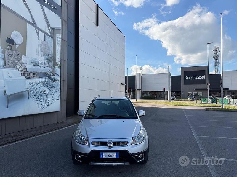 Usata Fiat Sedici 134 CV (98 kW) 2012 Grigio SUV