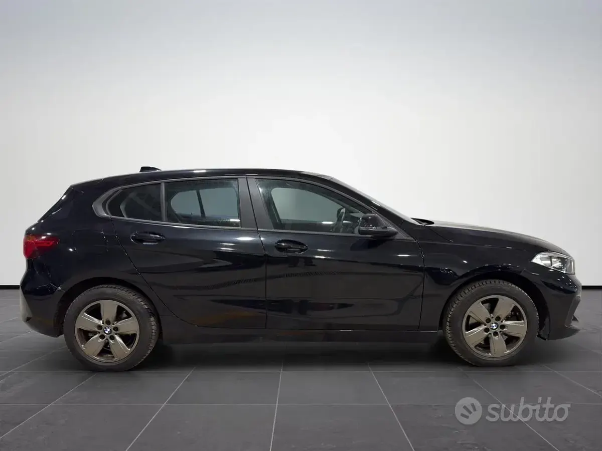 Usata BMW 116 Advantage 116 CV (85 kW) 2023 Black sapphire met. Utilitaria