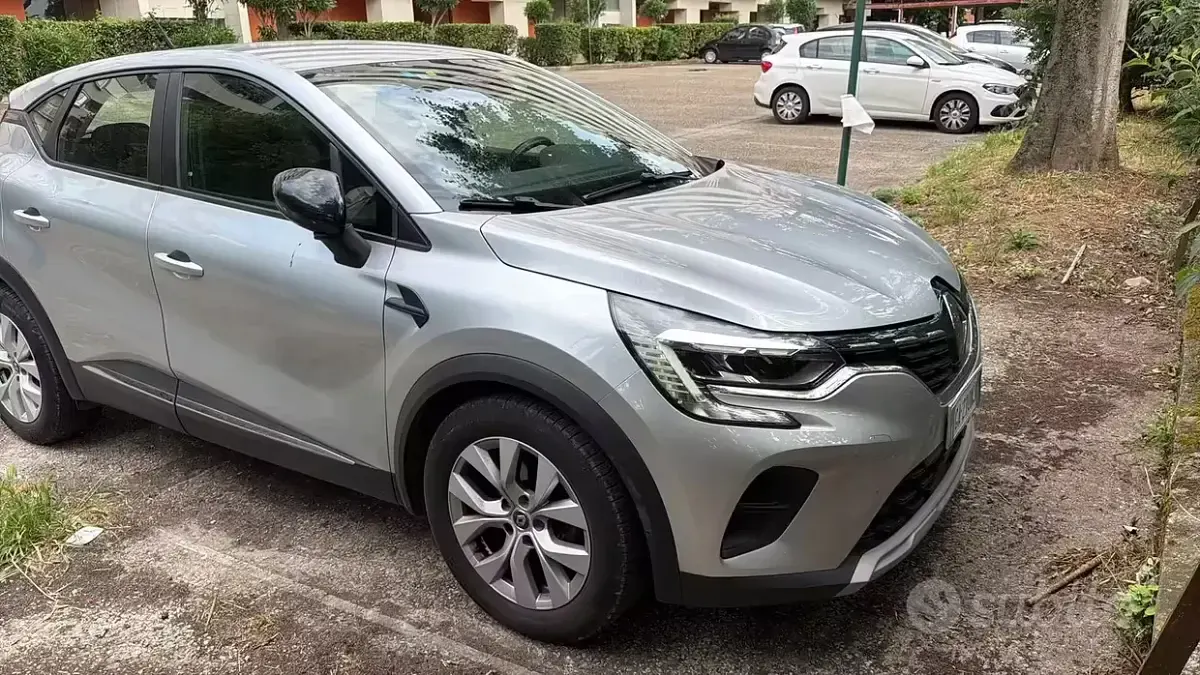 Usata Renault Captur 101 CV (74 kW) 2020 Grigio SUV
