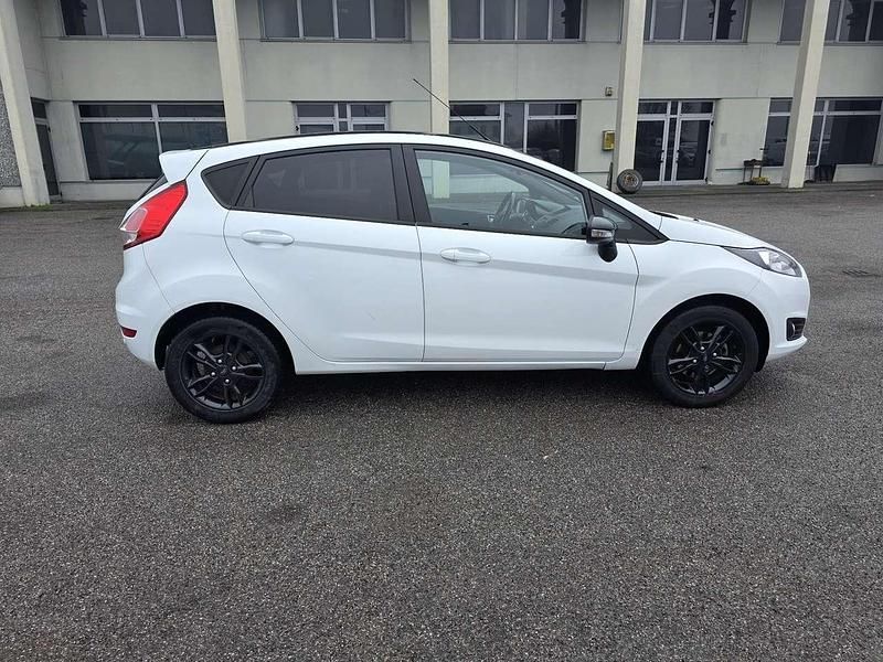 Usata Ford Fiesta 95 CV (69 kW) 2017 Bianco Berlina