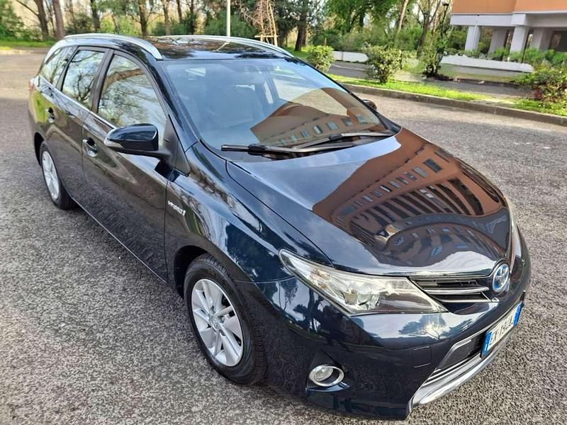 Usata Toyota Auris Hybrid 99 CV (72 kW) 2014 Nero Station wagon