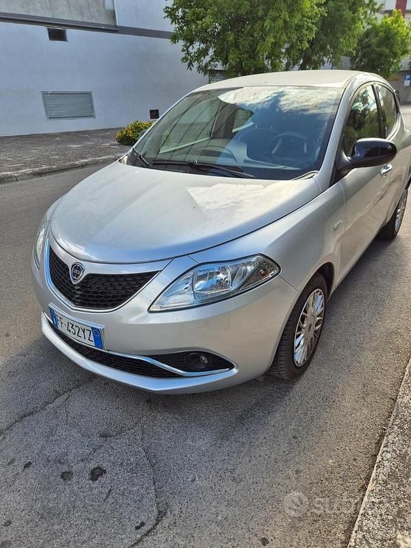 Usata Lancia Ypsilon 2016 Grigio Utilitaria