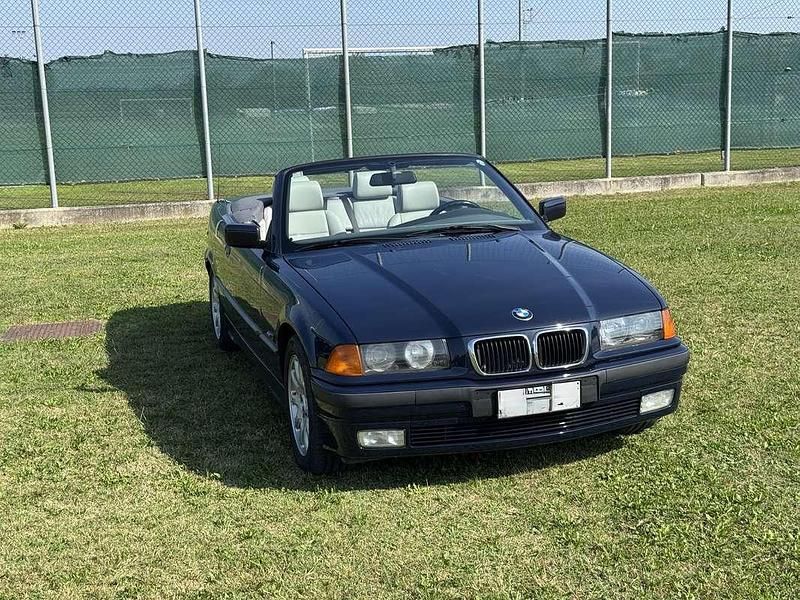 Blu/azzurro Usata 1995 BMW 320 Cabriolet Cabrio | 10.500 € - Immagine 1/4