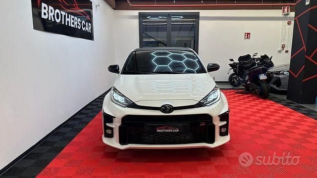 Usata Toyota Yaris 261 CV (191 kW) 2023 Bianco Utilitaria