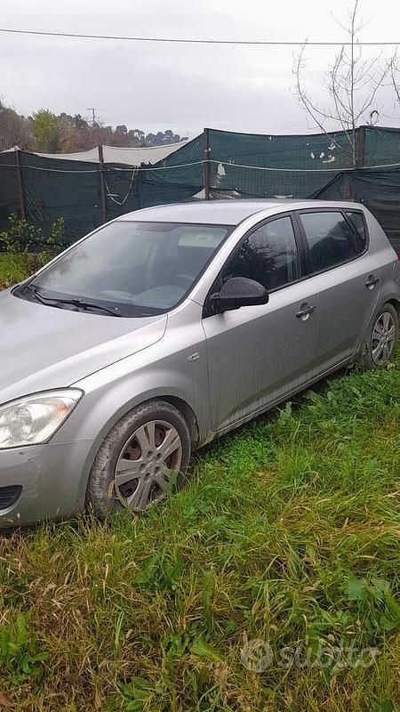 Usata Kia Ceed 90 CV (66 kW) 2007 Grigio Utilitaria