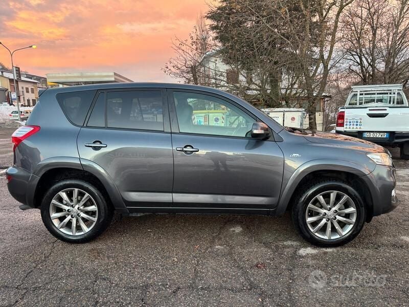 Usata Toyota RAV4 Style 150 CV (110 kW) 2012 Grigio SUV