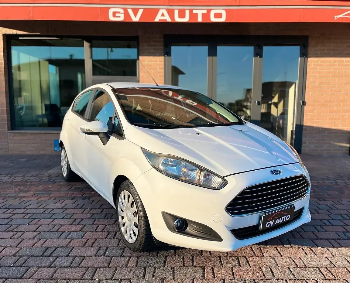 Usata Ford Fiesta 75 CV (55 kW) 2014 Bianco Utilitaria
