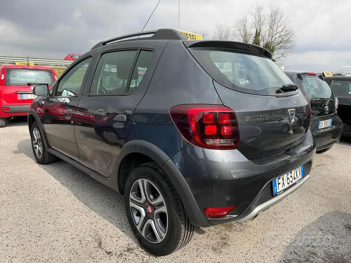 Usata Dacia Sandero Comfort 95 CV (69 kW) 2019 Grigio Berlina