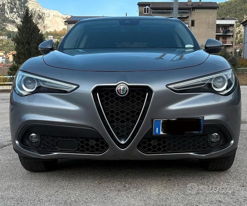 Usata Alfa Romeo Stelvio 190 CV (139 kW) 2019 Grigio SUV
