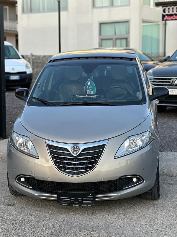 Usata Lancia Ypsilon S 85 CV (62 kW) 2012 Oro Utilitaria