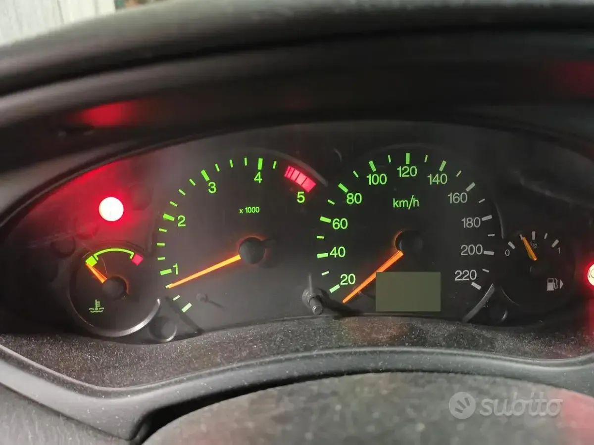 Usata Ford Focus 90 CV (66 kW) 2003 Grigio Station wagon