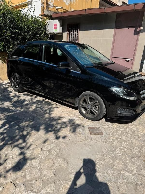 Usata Mercedes B220 184 CV (135 kW) 2015 Nero Monovolume