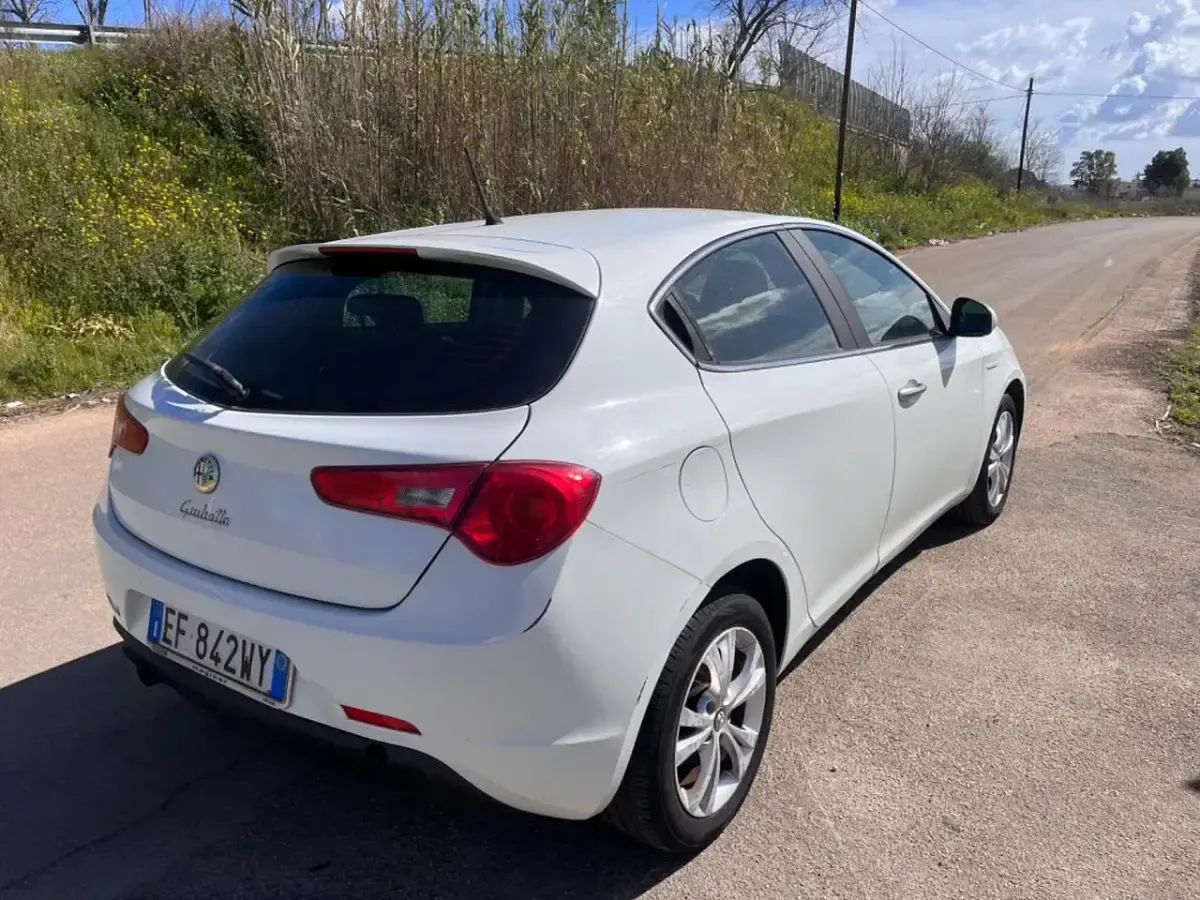 Usata Alfa Romeo Giulietta Progression 105 CV (77 kW) 2012 Bianco Utilitaria