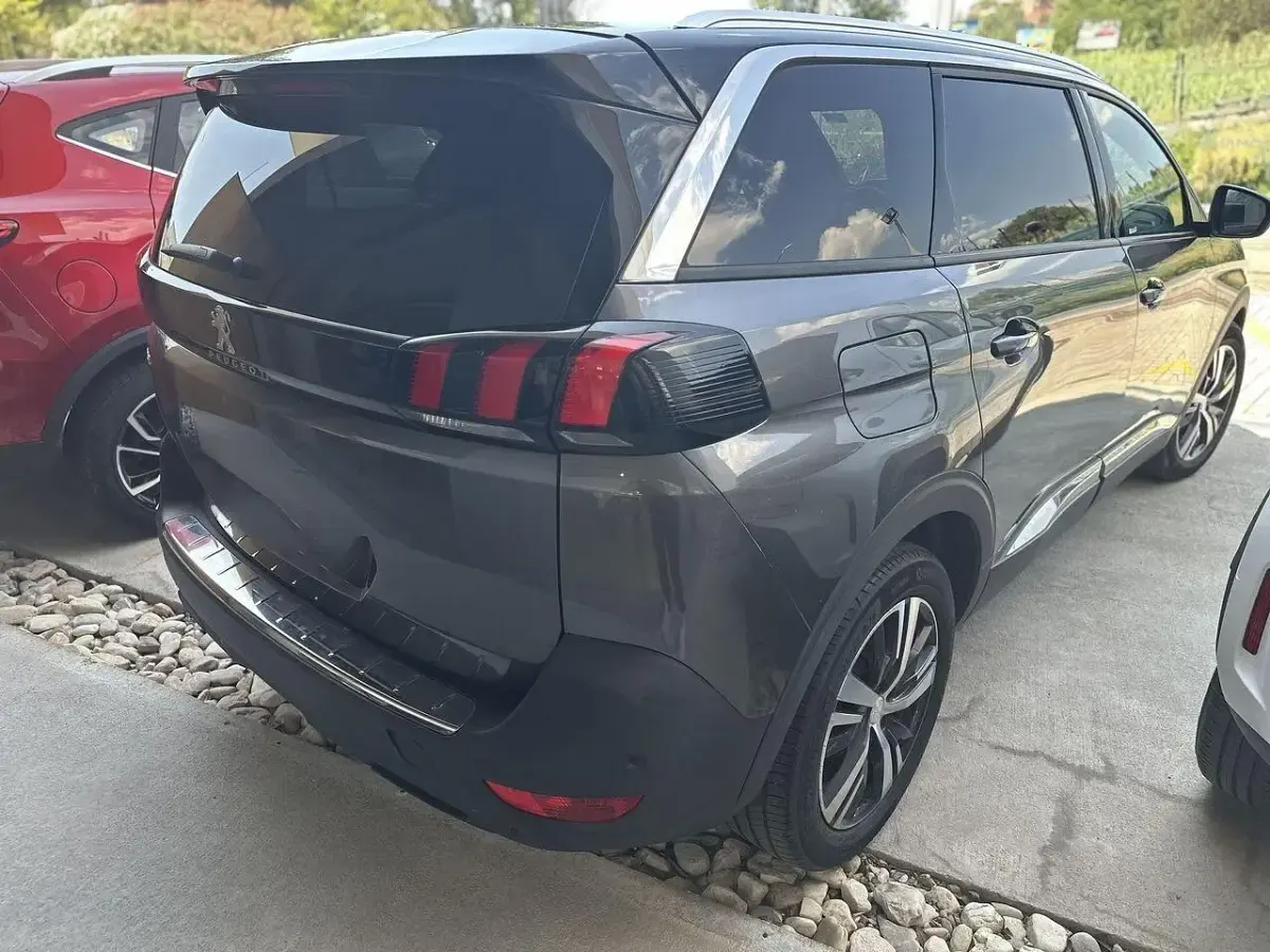 Usata Peugeot 5008 Allure 130 CV (95 kW) 2024 Grigio SUV