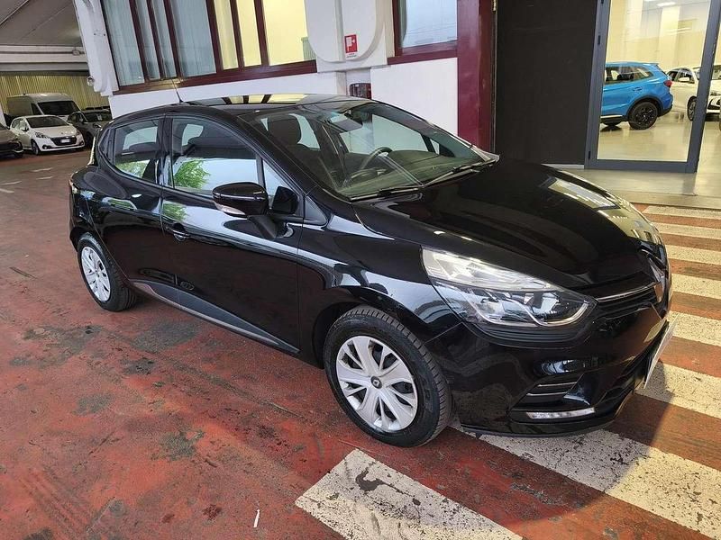 Nero Usata 2018 Renault Clio IV Life Tre volumi | 9500 € (Buon prezzo) - Immagine 1/4