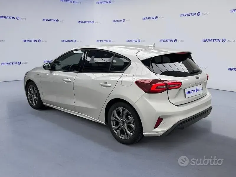 Usata Ford Focus 125 CV (91 kW) 2025 Grigio Berlina