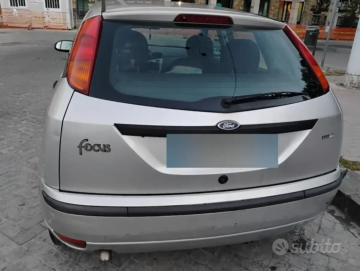 Usata Ford Focus 100 CV (73 kW) 2004 Grigio Berlina