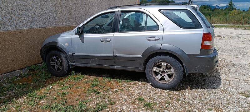 Grigio Usata 2006 Kia Sorento SUV | 3000 € (Buon prezzo) - Immagine 1/4