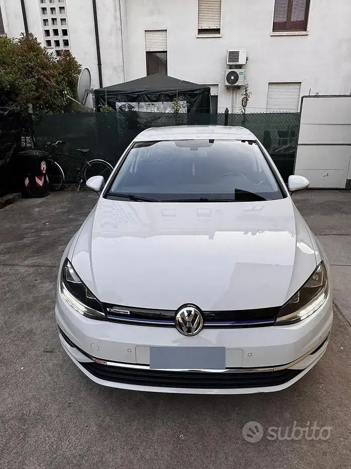 Usata VW Golf VII Trendline 110 CV (80 kW) 2017 Bianco Utilitaria