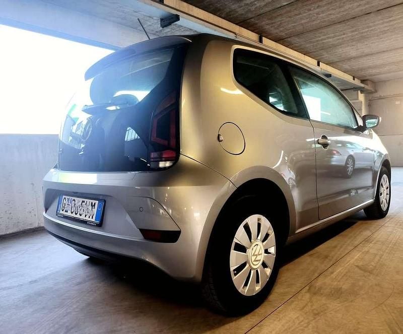 Usata VW up! Highline 75 CV (55 kW) 2020 Argento Utilitaria
