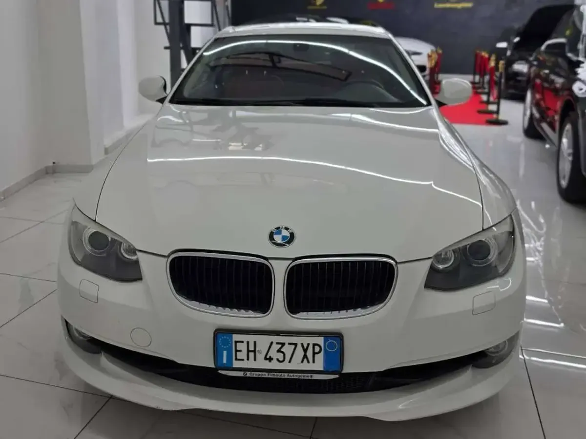 Usata BMW 320 150 CV (110 kW) 2011 Bianca Berlina