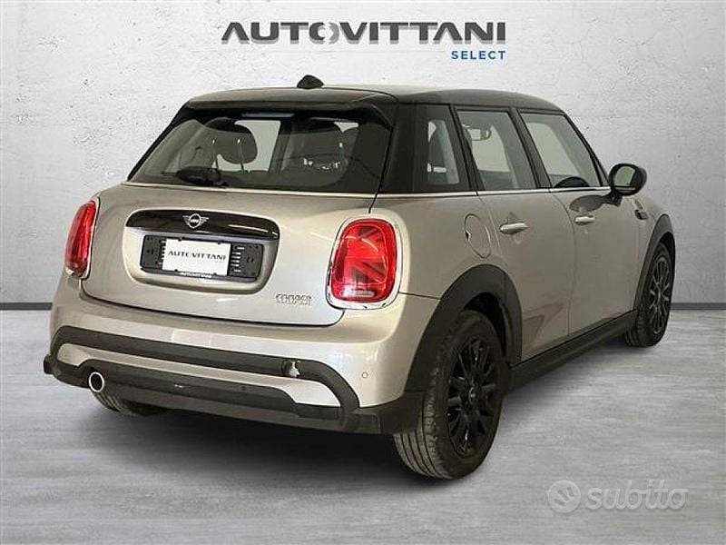 Usado Mini Cooper Essential 136 HP (100 kW) 2024 Cinzento Citadino