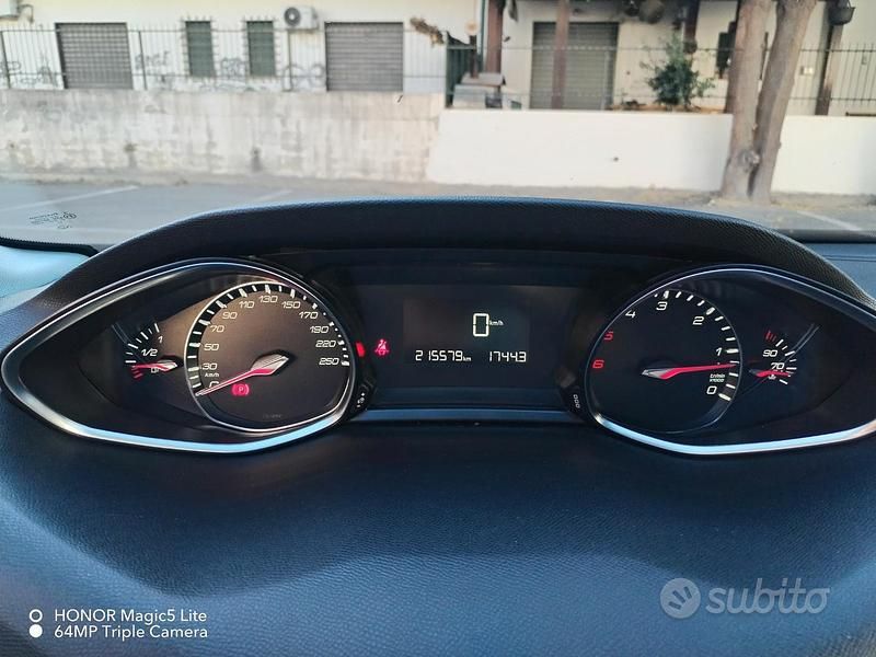 Usata Peugeot 308 116 CV (85 kW) 2014 Nero Berlina
