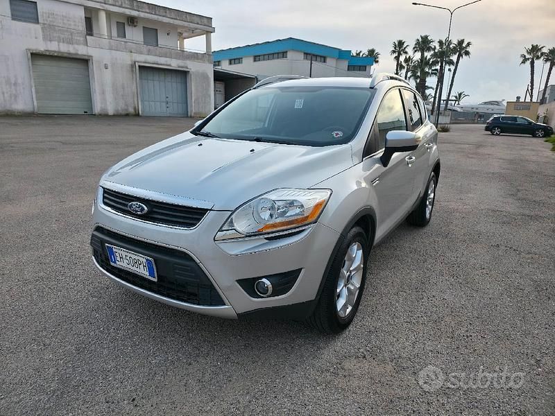 Usata Ford Kuga 140 CV (102 kW) 2011 Grigio SUV