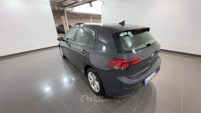 Usata VW Golf VIII Life 110 CV (80 kW) 2020 Argento Berlina