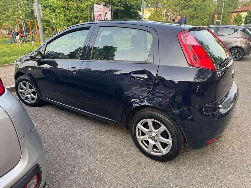 Usata Fiat Punto Lounge 77 CV (56 kW) 2016 Blu/azzurro Utilitaria