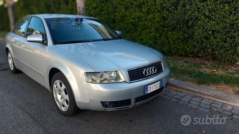 Begagnad Audi A4 Ambiente 131 HK (96 kW) 2003 Grå Sedan