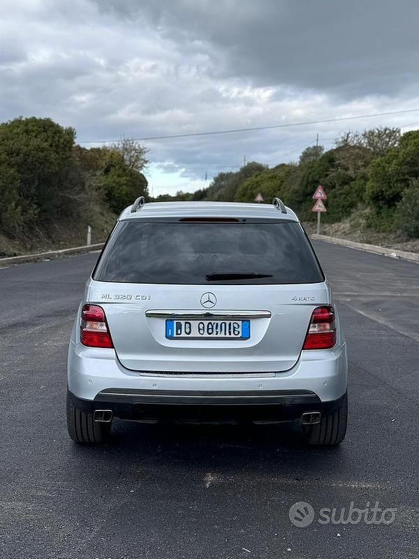 Usata Mercedes ML320 224 CV (164 kW) 2008 Grigio SUV