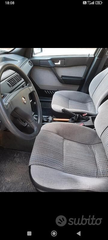 Usata Alfa Romeo 155 126 CV (92 kW) 1993 Grigio Berlina