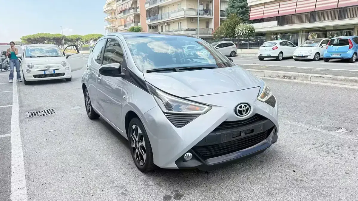 Usata Toyota Aygo X-play 72 CV (52 kW) 2019 Grigio Utilitaria