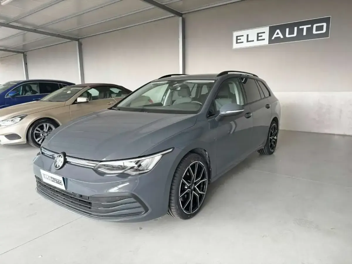 Usata VW Golf VIII Life 150 CV (110 kW) 2022 Grigio Station wagon