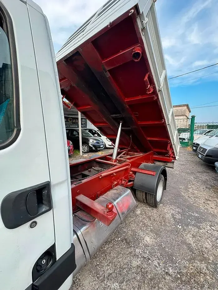 Usata Iveco Daily 125 CV (91 kW) 2001 Bianco Cabrio