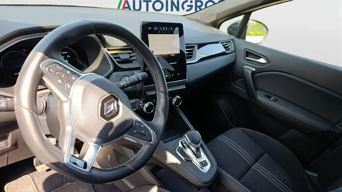 Usata Renault Captur Engineered 160 CV (117 kW) 2023 Grigio SUV