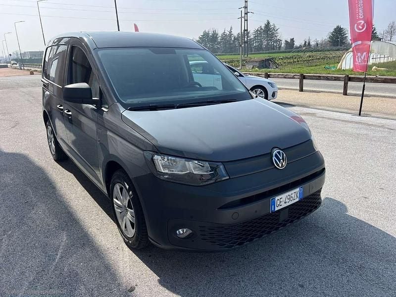 Usata VW Caddy 102 CV (75 kW) 2021 Grigio Monovolume