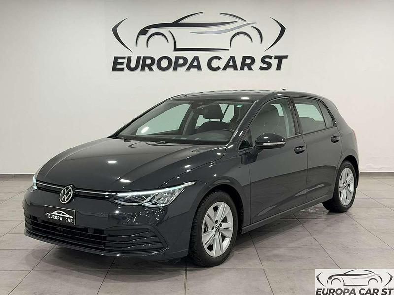Usata VW Golf VIII Life 131 CV (96 kW) 2020 Grigio Utilitaria