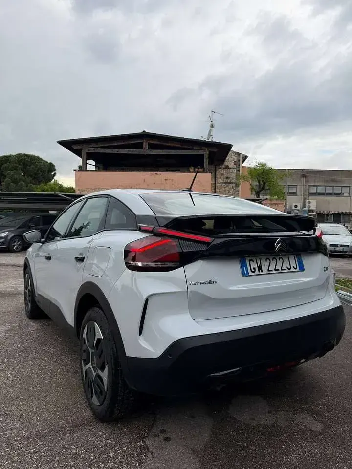 Käytetty Citroën C4 PureTech 131 HP (96 kW) 2024 Valkoinen Katumaasturi