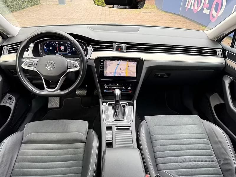 Usata VW Passat Executive 200 CV (147 kW) 2022 Grigio Station wagon