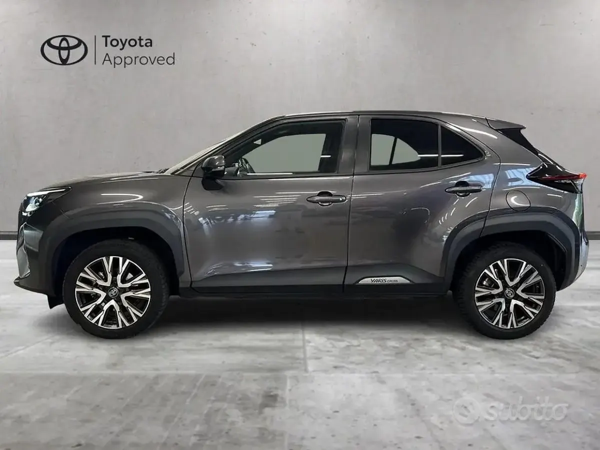 Usata Toyota Yaris Cross Trend 92 CV (67 kW) 2022 Grigio SUV