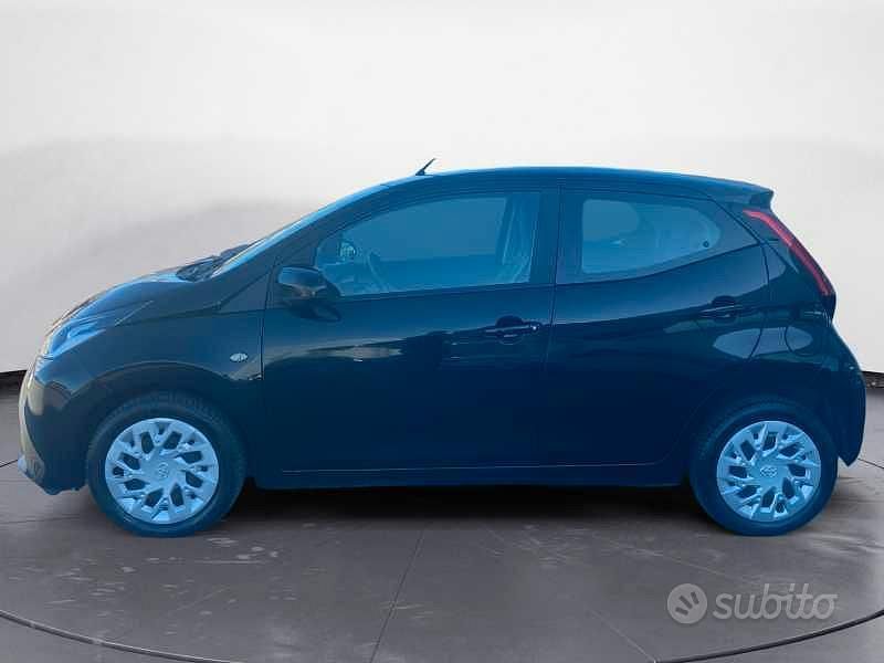 Usata Toyota Aygo X-wave 72 CV (52 kW) 2021 Nero Utilitaria