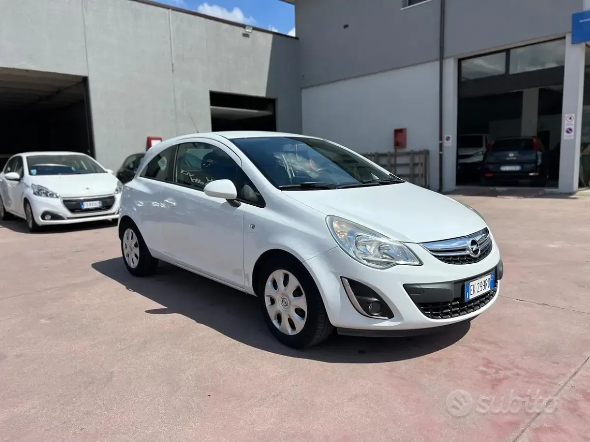Usata Opel Corsa 86 CV (63 kW) 2011 Bianco Utilitaria