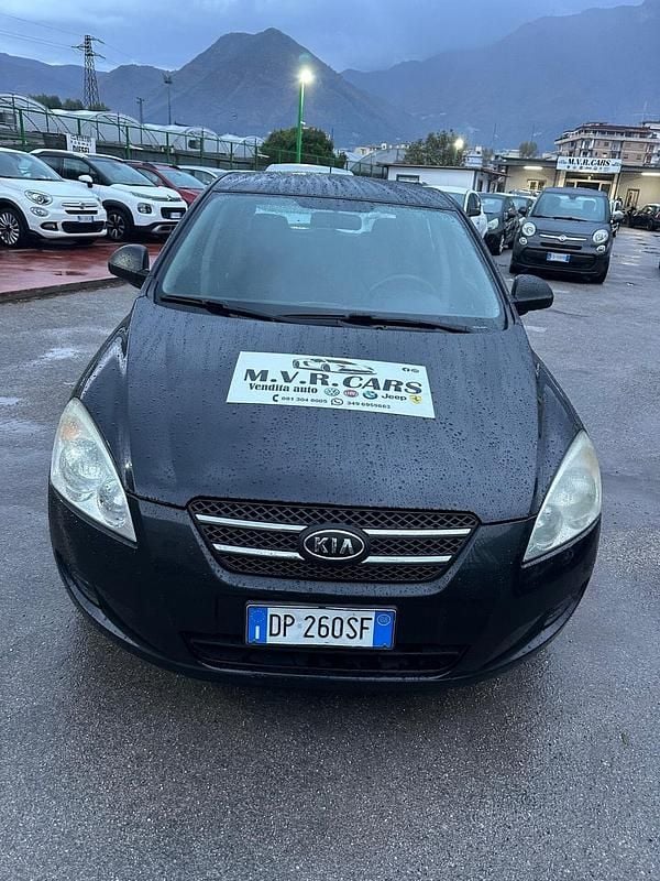 Nero Usata 2008 Kia Ceed EX Due volumi | 1999 € (Super prezzo) - Immagine 1/4