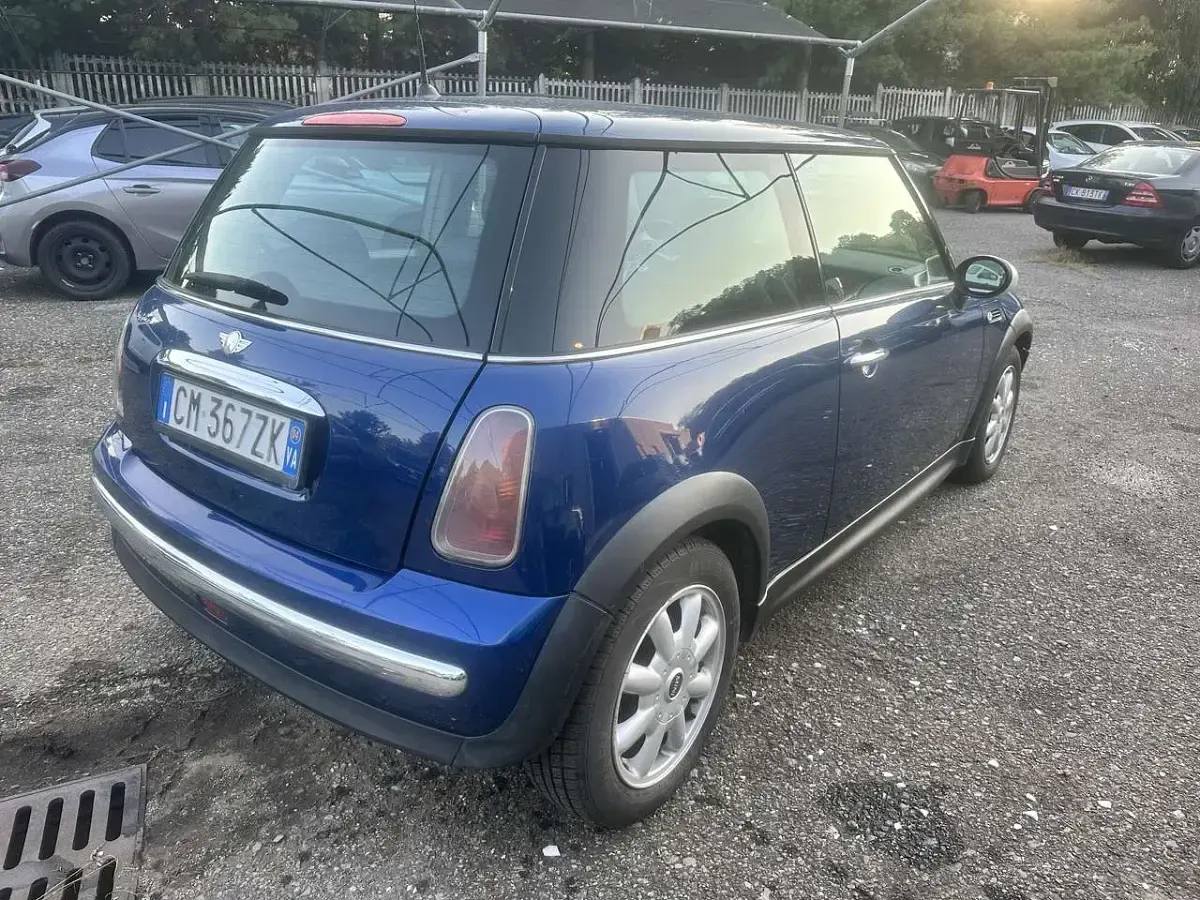 Usata Mini One D 75 CV (55 kW) 2004 Blu/azzurro Utilitaria
