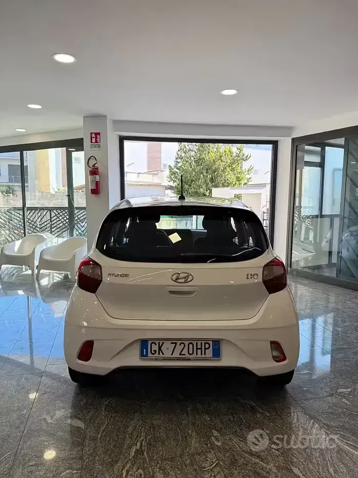Usata Hyundai i10 67 CV (49 kW) 2023 Bianco Utilitaria