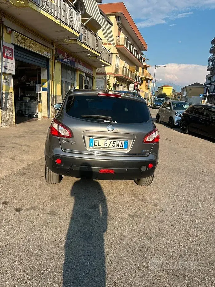 Usata Nissan Qashqai 360º 131 CV (96 kW) 2012 Grigio SUV