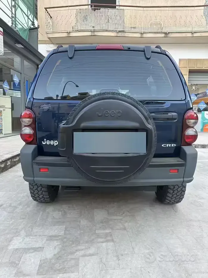 Usata Jeep Cherokee Sport 163 CV (119 kW) 2005 Blu SUV