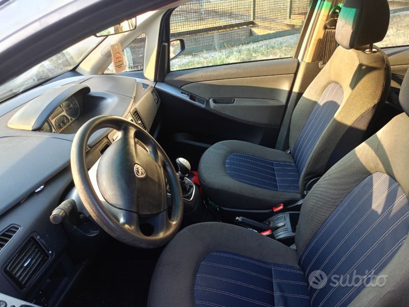 Usata Lancia Musa 77 CV (56 kW) 2009 Blu Monovolume